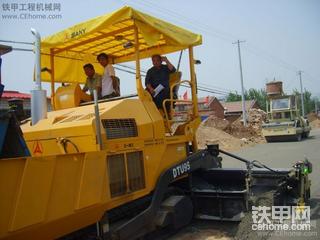 三一DTU95多功能摊铺机施工图