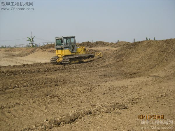 原創(chuàng)(8)造魚塘1—小松D31推土機