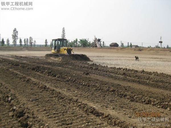 原創(chuàng)(8)造魚塘1—小松D31推土機