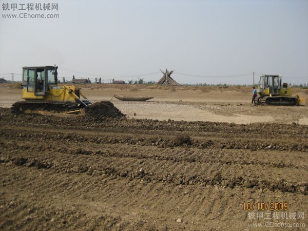 原創(chuàng)(8)造魚塘1—小松D31推土機(jī)