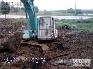 神钢sk200-3 陷车滑轨