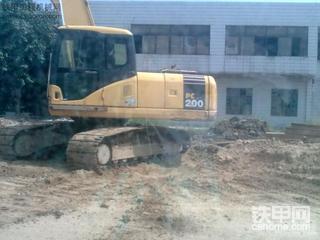 路遇蓝色小松PC300挖掘机