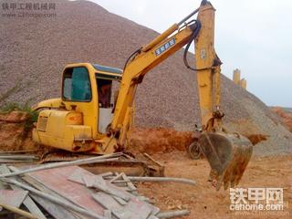 细拍玉柴35挖掘机上拖车