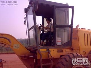 今天试开三一平地机