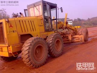 今天试开三一平地机