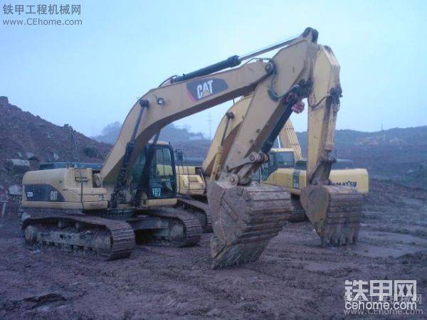 CAT 325D 。憑借著不要臉不要命的精神成功當選我們的生產(chǎn)隊長