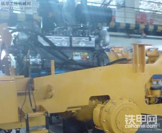 在廠里拍的柳工裝載機(jī)圖片，放幾張給大家看。