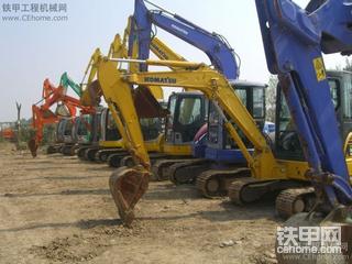 天津二手挖掘機賣場實拍