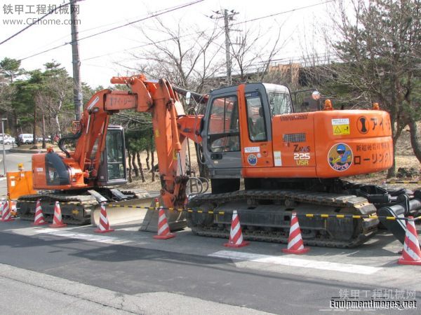 奇怪日立挖機(jī)ZX225USR-1