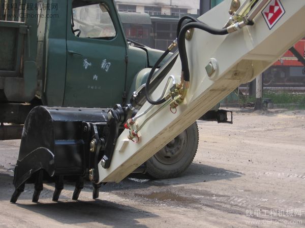 特雷克斯新車交機(jī)