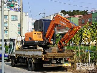 韩国街头的挖掘机实拍[铁甲韩国分舵]