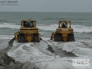 卡特推土機水中作業(yè)
