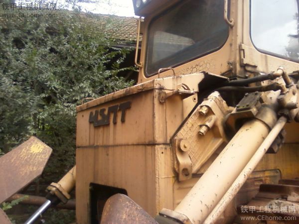 请问这是什么牌子的推土机？求助高手（已解决）