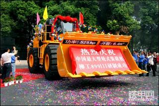 新旧装载机看柳工