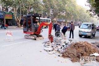 大伙说说这个小挖机什么牌子的？