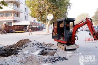 大伙说说这个小挖机什么牌子的？