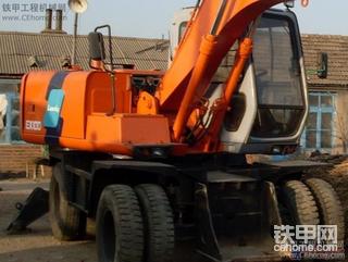 我覺(jué)得輪式挖掘機(jī)能代替小型裝載機(jī)，輪式的好呀。