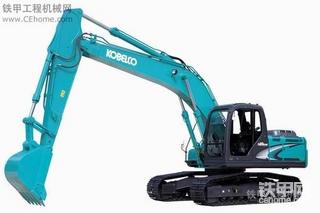 新型挖掘机。