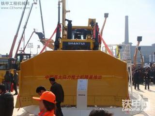 中国最大马力推土机隆重展出