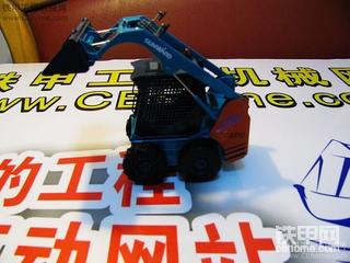 今天遥控挖机技能大赛获得的奖品：金属模型