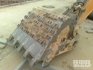 三一215C8挖掘机2000小时保养