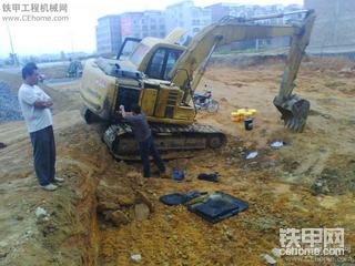 這樣也把挖機開翻