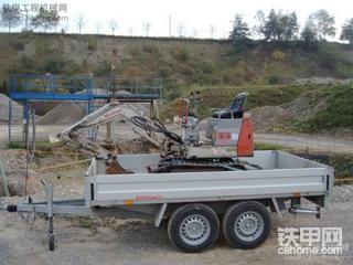 最小挖机在施工