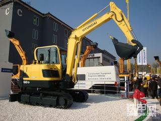 现代Robex 9系列挖掘机亮相北京Bices展