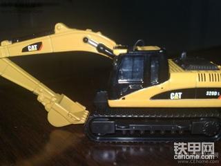 漂亮的CAT320DL