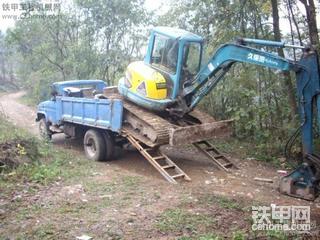 铁甲小兵下拖车