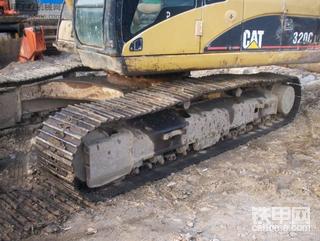 刚从浮筒上下来的卡特320C