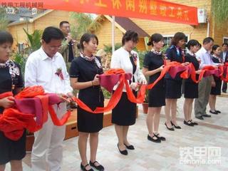 沃尔沃代理商卖汽车，小松代理商盖别墅