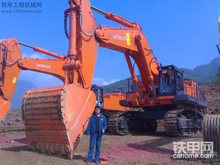 组装好的EX1200-6  ， 870H   和自卸车