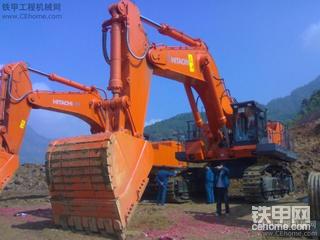 组装好的EX1200-6  ， 870H   和自卸车