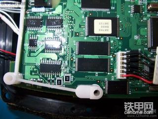 卡特E320C的顯示器