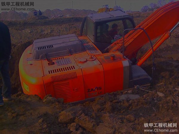 大家討論：挖掘陷車 怎么救援？