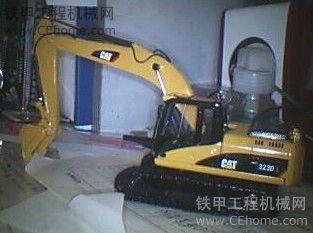 新車首次亮相!CAT323DL