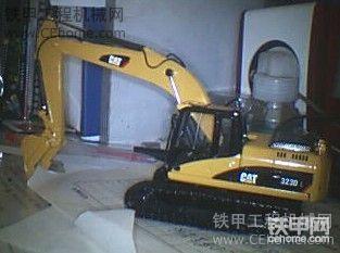 新车首次亮相!CAT323DL