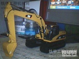 新車首次亮相!CAT323DL