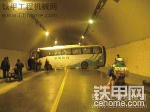 温州：隧道里“最牛”停车(图)