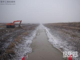 今天去工地送加油泵了~!下雪了！~冻死啦~！