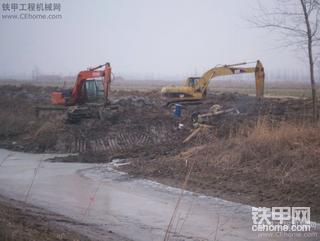 今天去工地送加油泵了~!下雪了！~冻死啦~！