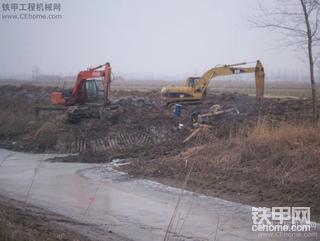 今天去工地送加油泵了~!下雪了！~冻死啦~！