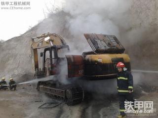 警钟长鸣，工地要时刻把安全放第一位。