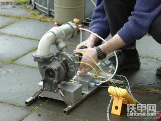 快来看强人用涡轮增压器做的发动机~