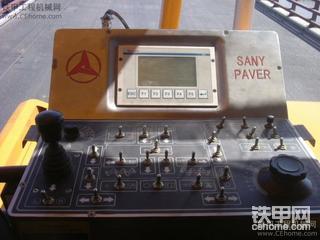 三一摊铺机施工图片