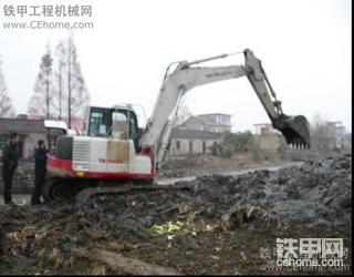 竹内的三个型号挖掘机