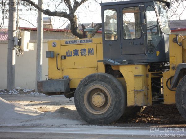 街拍山東德工30裝載機(jī)