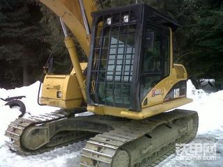 这台卡特320CLU倒的太离谱了吧