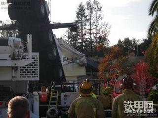 起重机事故—国外的吊车事故图片